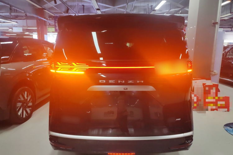 腾势D9 2022款 DM-i 970 四驱旗舰型车身外观6