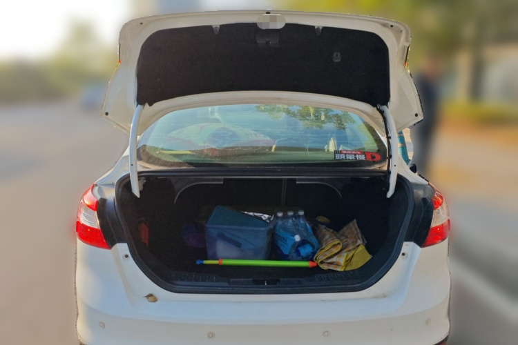 福特 福克斯 2012款 三厢 1.6L 自动舒适型中控内饰23