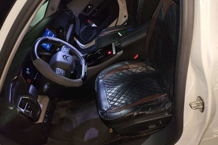 雪铁龙 凡尔赛C5 X 2022款 1.6T 享不凡 虎年开门红版中控内饰19