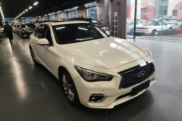 英菲尼迪Q50L 2018款 2.0T 逸享版 国V车身外观3