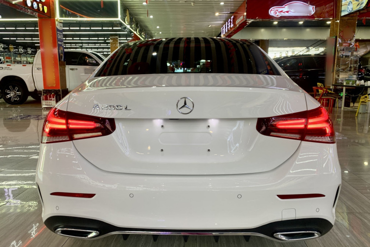 奔驰A级 2022款 改款二 A 200 L 运动轿车时尚型车身外观6006