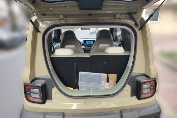 吉利银河 2025款 210km 熊猫骑士中控内饰23