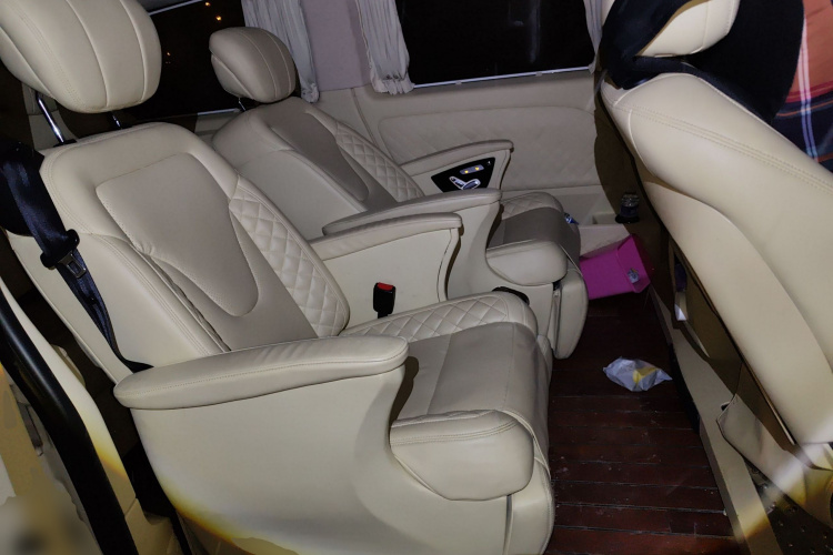 奔驰 威霆 2016款 2.0T 精英版中控内饰21