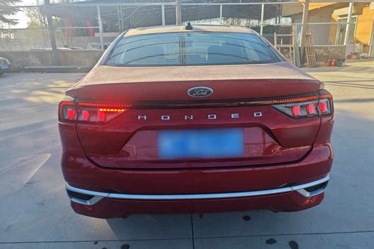 福特 蒙迪欧 2025款 2.0T EcoBoost 至尊型车身外观6