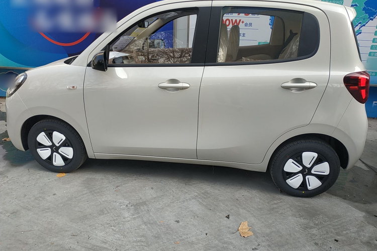 五菱汽车 宏光MINIEV 2025款 四门版 进阶款车身外观4