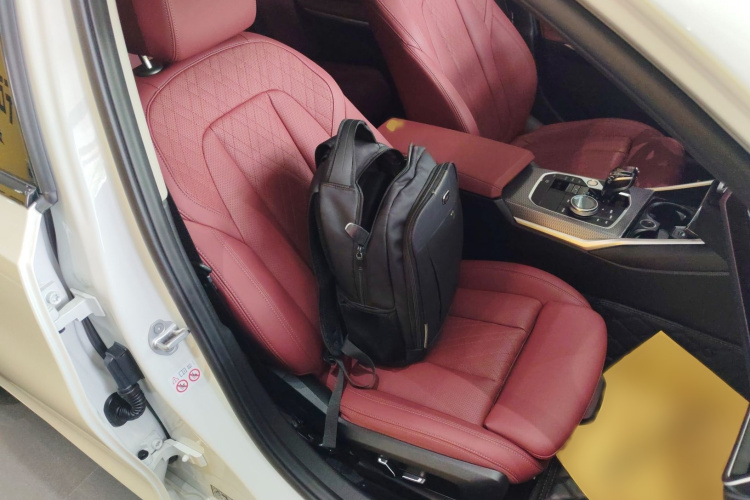 宝马3系 2024款 325Li M运动曜夜套装局部细节41