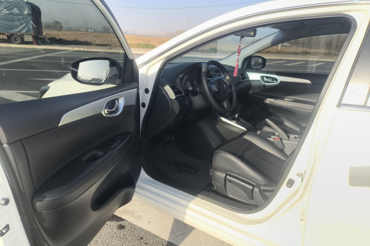 日产 轩逸 2024款 经典 1.6XE CVT舒适版中控内饰20