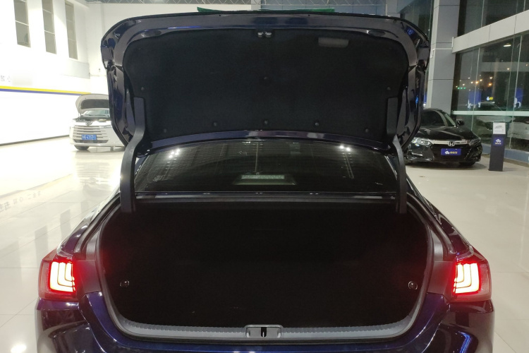 雷克萨斯ES 2022款 200 卓越版机舱底盘23