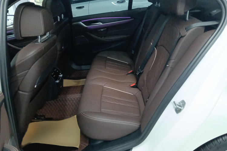 宝马5系 2022款 改款三 530Li 尊享型 M运动套装中控内饰7004