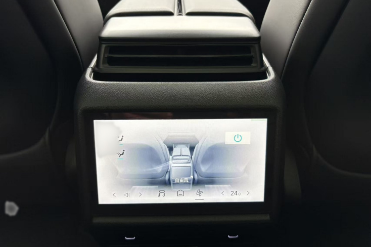 极越01 2025款 焕新款 Max 长续航版中控内饰7005