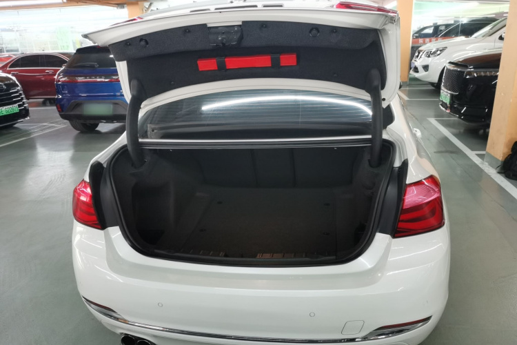 宝马3系 2017款 320Li 时尚型机舱底盘23