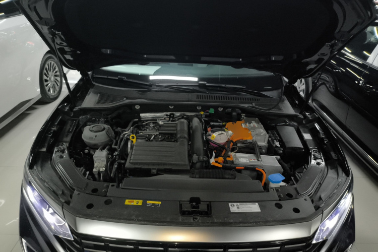 大众 帕萨特新能源 2025款 430PHEV 混动商务版机舱底盘24