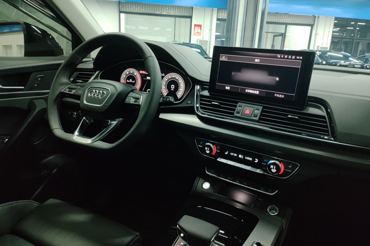 奥迪Q5L 2022款 改款 40T 豪华动感型中控内饰7010