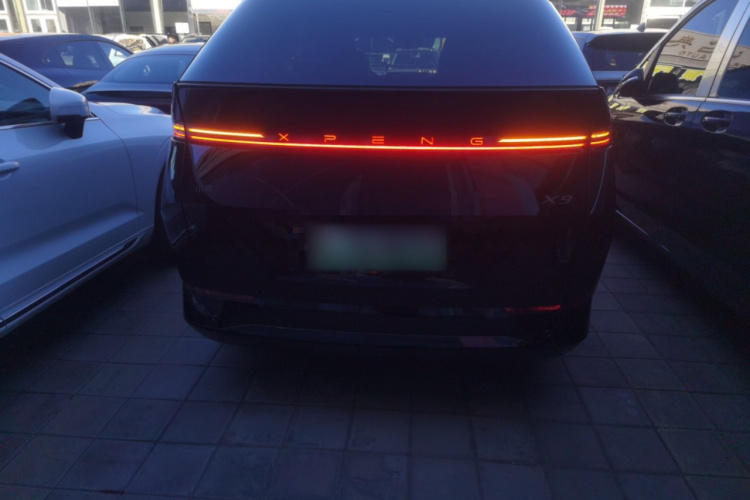 小鹏X9 2025款 740超长续航 Max车身外观6