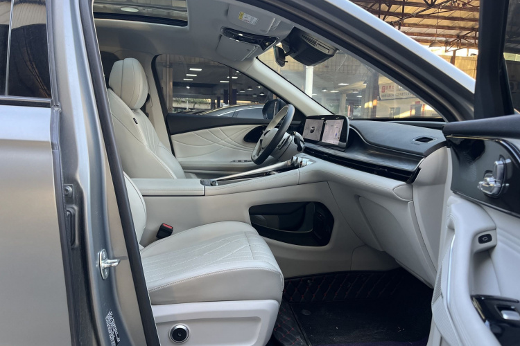 星途瑶光 2023款 400T 四驱奢享版中控内饰7003