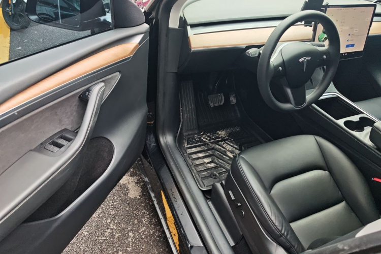 特斯拉 Model Y 2021款 长续航全轮驱动版中控内饰20