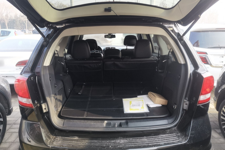 道奇 酷威 2015款 2.0TD 四驱尊尚版局部细节23