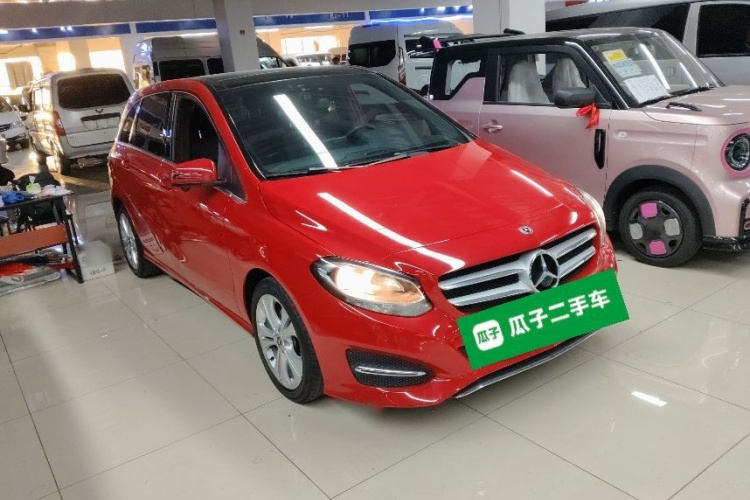 奔驰B级 2017款 B 200 动感型车身外观3