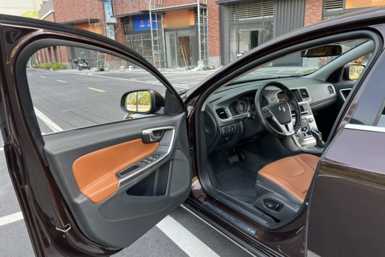 沃尔沃S60 2018款 S60L T3 智进版中控内饰7008