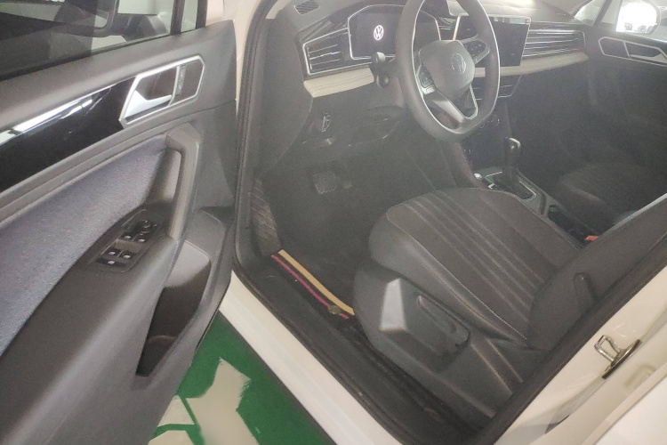 大众 途观L 2022款 330TSI 自动两驱舒享版中控内饰7002