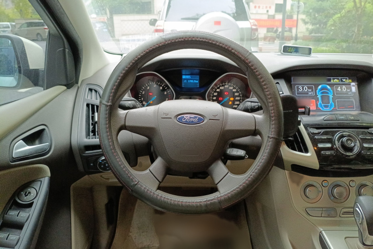 福特 福克斯 2012款 三厢 1.6L 自动舒适型局部细节13