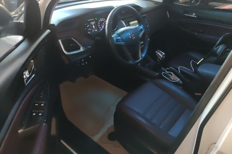 长安 凌轩 2017款 1.6L 手动精英型中控内饰7003