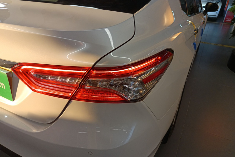 丰田 凯美瑞 2021款 2.0G 豪华版车身外观9