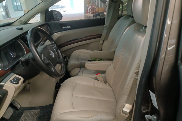 别克GL8 2017款 25S 豪华型 国V中控内饰19