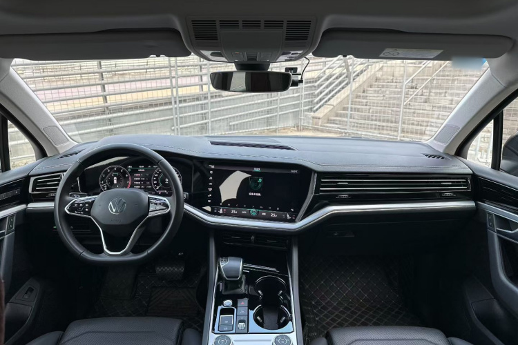 大众 途锐 2021款 3.0TSI 锐享版 曜黑运动套装中控内饰7007