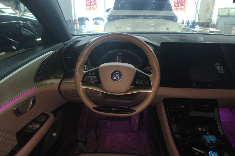 比亚迪 汉 2024款 DM-i 荣耀版 121KM 尊荣型中控内饰13