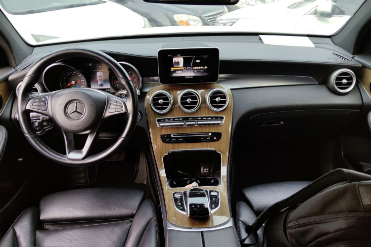 奔驰GLC轿跑 2019款 GLC 260 4MATIC 轿跑SUV中控内饰12