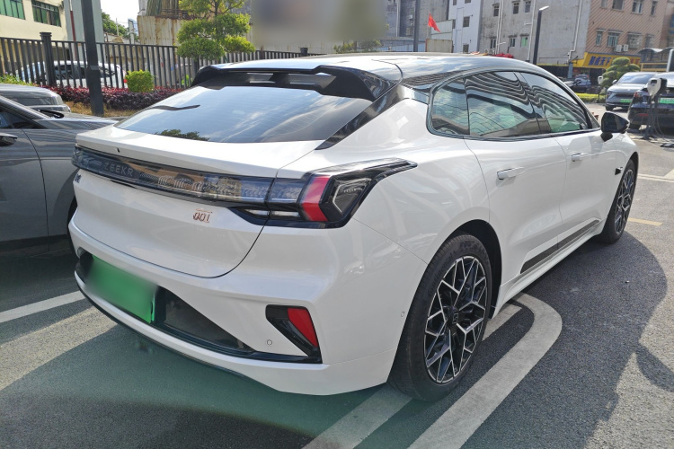 极氪001 2025款 WE版 95kWh 四驱车身外观7