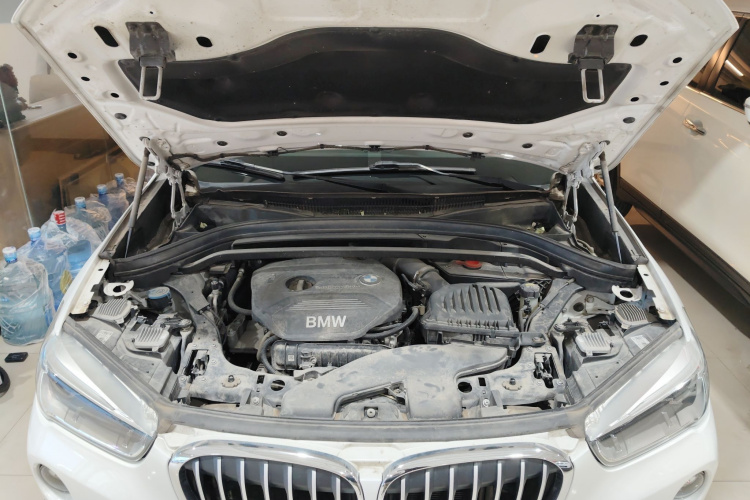 宝马X1 2016款 sDrive18Li 尊享型机舱底盘24