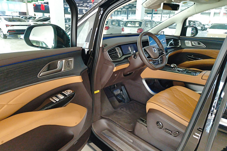 腾势D9 2024款 DM-i 980 四驱旗舰型中控内饰7003