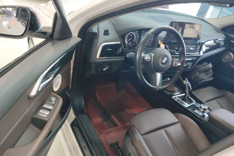 宝马1系 2022款 120i M运动曜夜版中控内饰20