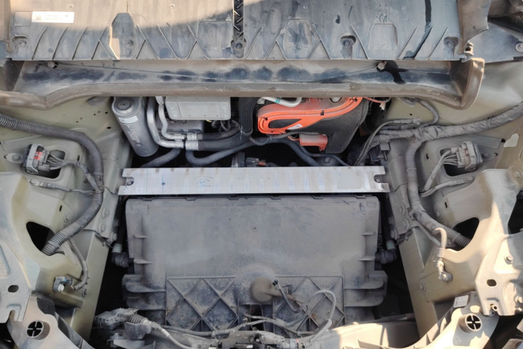 特斯拉 Model Y 2022款 改款 后轮驱动版机舱底盘24