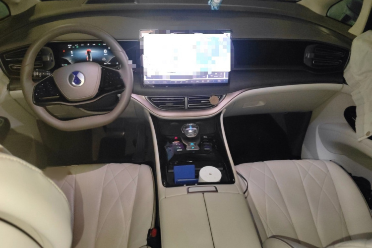腾势D9 2022款 DM-i 970 四驱旗舰型中控内饰7002
