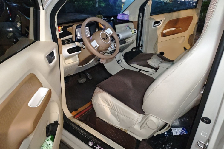 五菱汽车 宏光MINIEV 2024款 第三代 215km 进阶版中控内饰7003