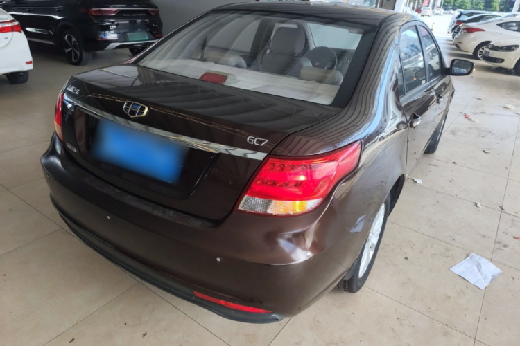 吉利汽车 远景 2015款 1.3T 手动尊贵型车身外观7