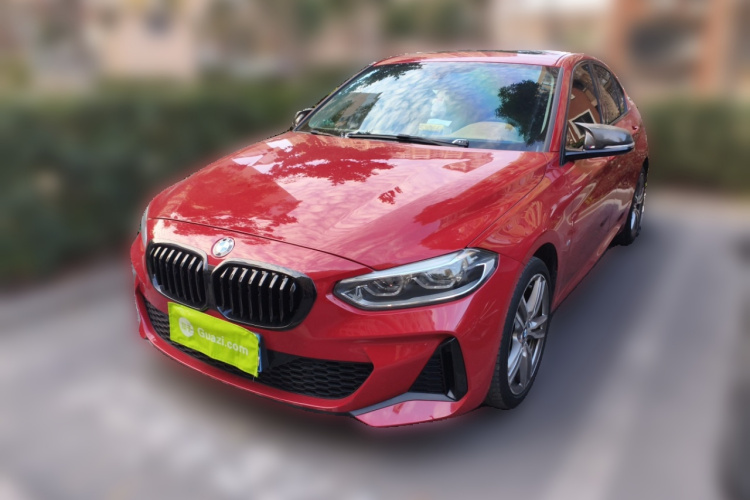 宝马1系 2019款 120i 领先型M运动套装车身外观1