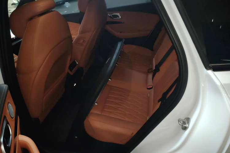 哪吒汽车 哪吒L 2024款 增程 220 闪充版中控内饰7004