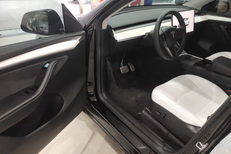 特斯拉 Model Y 2022款 改款 后轮驱动版中控内饰20
