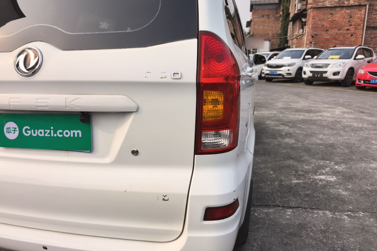 东风风光 风光330 2014款 1.5L手动标准型DK15-02车身外观9