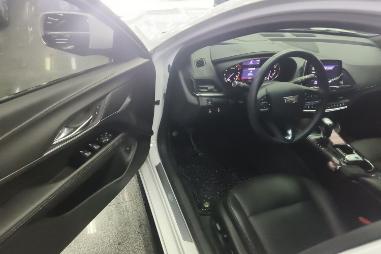 凯迪拉克CT4 2021款 28T 风尚型中控内饰20