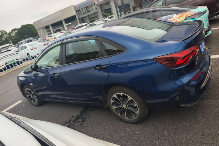 雪佛兰 科鲁泽 2023款 1.3T 轻混自动尊享版车身外观6005