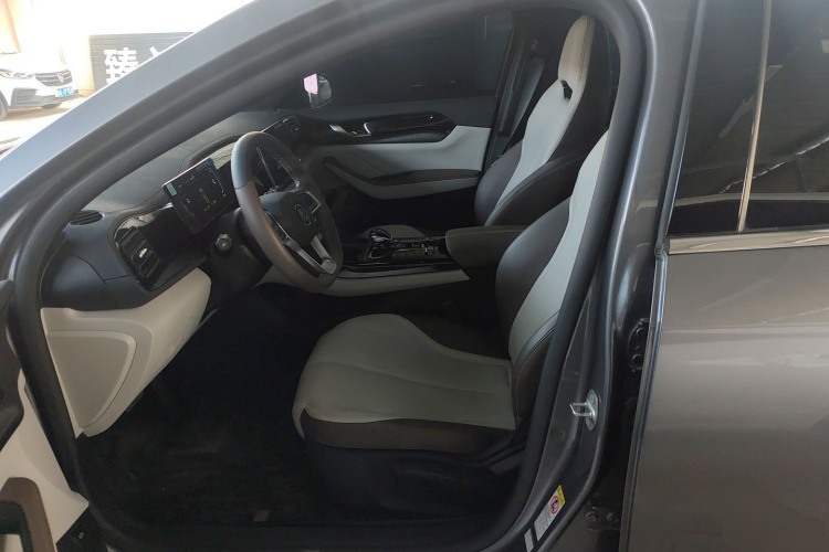 比亚迪 秦PLUS 2024款 荣耀版 DM-i 55KM领先型局部细节19