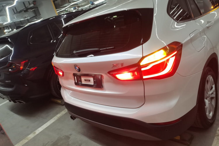 宝马X1 2016款 sDrive18Li 尊享型车身外观6