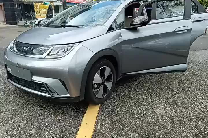 比亚迪 海豚 2023款 420km 时尚版实拍1