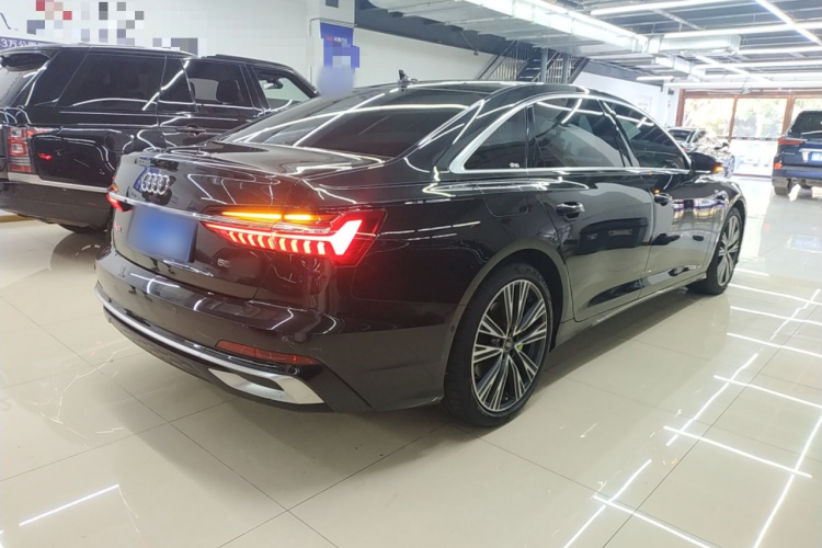 奥迪A6L 2023款 改款 55 TFSI quattro 尊享动感型车身外观6005