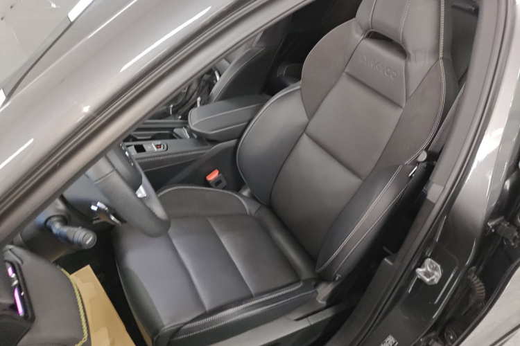 领克03 2025款 2.0TD DCT冠军版Pro局部细节19